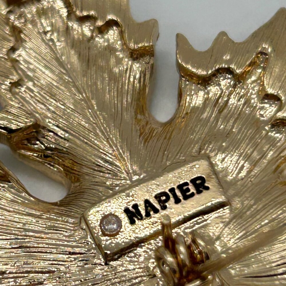 Napier Vintage Brooch Gold-Tone Maple Leaf Pin Costume Jewelry Elegant Design - Picture 9 of 12